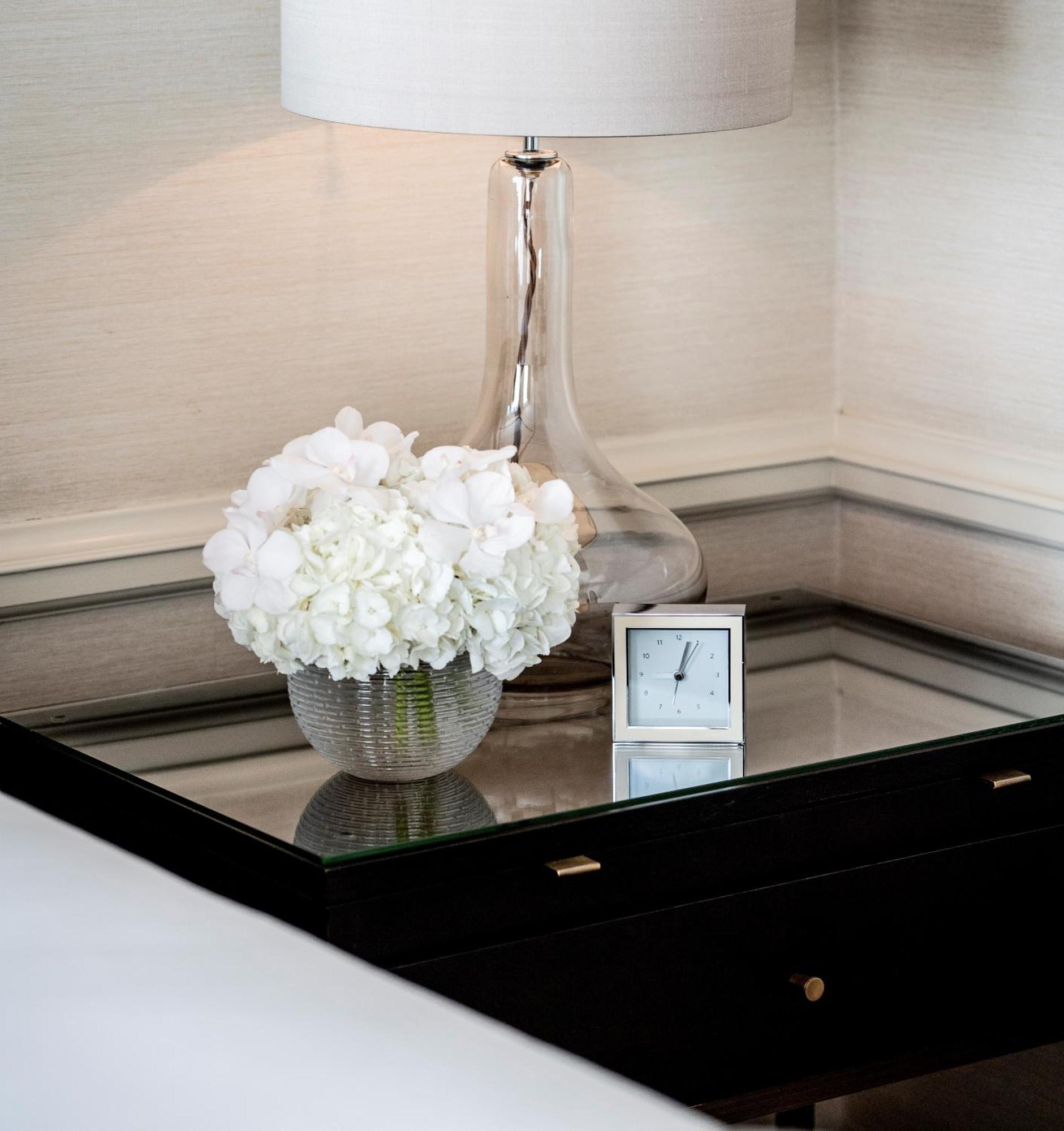The Westbury Hotel Dublin Exterior photo A mirrored tray
